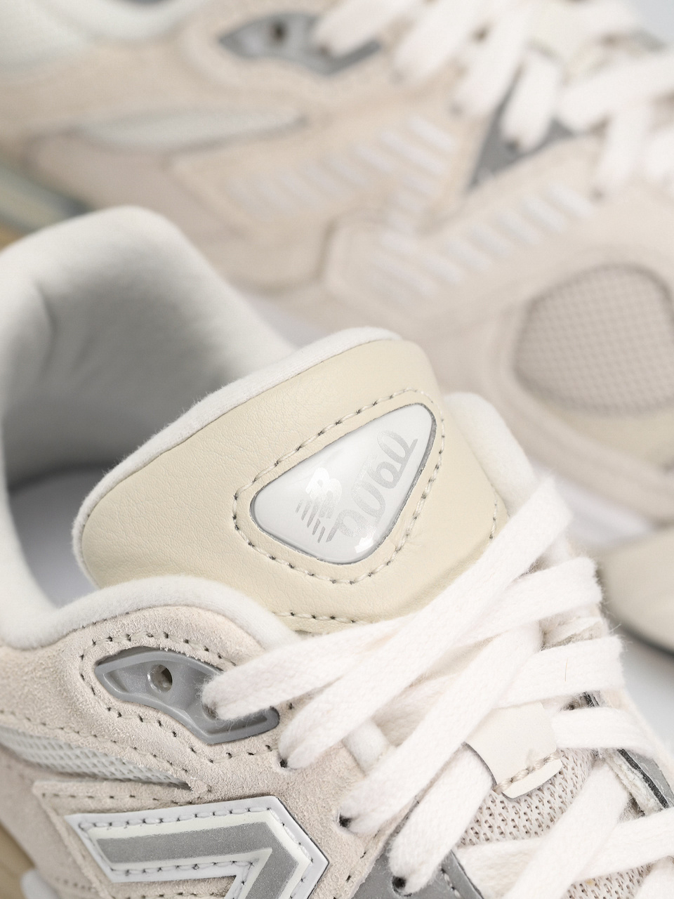 ‎ ‎ NB 9060 Sea Salt/Moonbeam